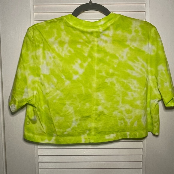 LULULEMON All Yours Cropped T-Shirt, Marmoleado Tie Dye Eccentric Lime
Size 4 - Picture 4 of 7